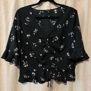 🤍 Dynamite floral Blouse